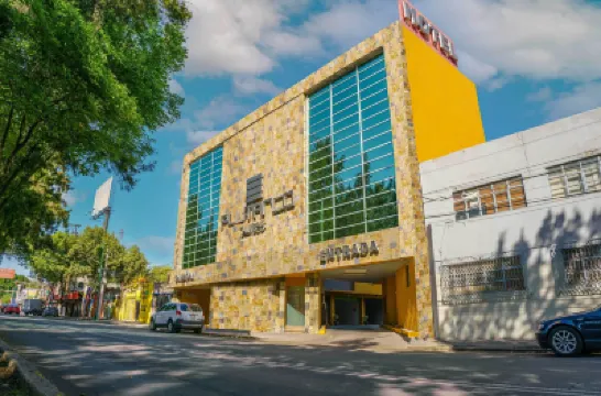 Plutarco Suites Hoteles cerca de Cineteca Nacional