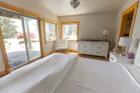 Headland at Crook Point Hotels in Gold Beach