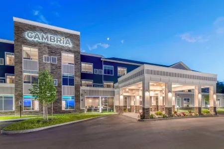 Cambria Hotel North Conway Отели в г. Конуэй