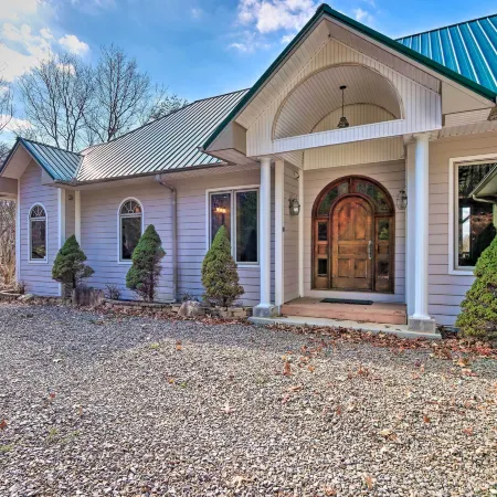 Expansive Murphy Retreat w/ Mountain Views!