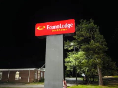 Econo Lodge Inn & Suites