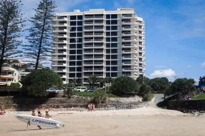 Coolum Caprice Hotel dekat Coolum Beach