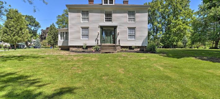 Sodus Point Historic Home ~ 1/2 Mi to Sodus Bay! Hotels in Wayne County