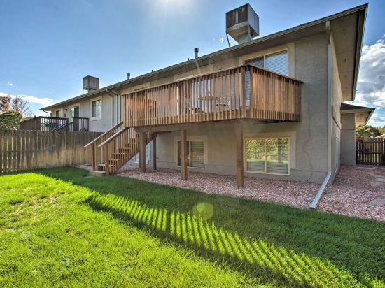 Pet-Friendly Grand Junction Townhome with Yard!