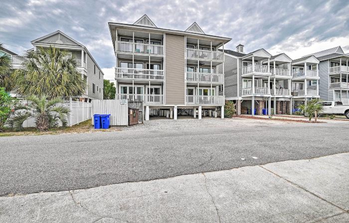 Surfside Beach Couples Retreat w/ Balcony!