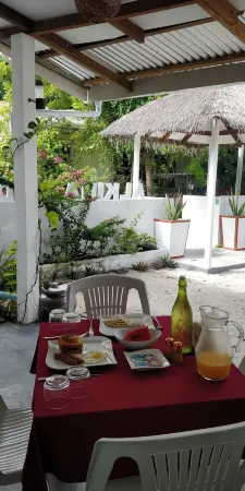 Alkina Lodge Отели рядом с достопримечательностью «Fulidhoo Island»