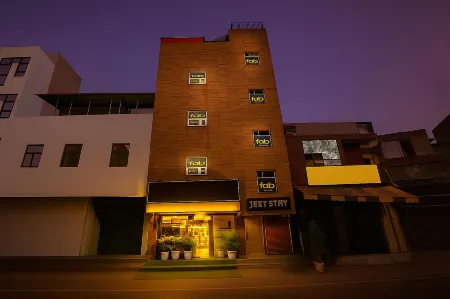 Via Jeet Stays - Near Dilshad Garden Metro Station