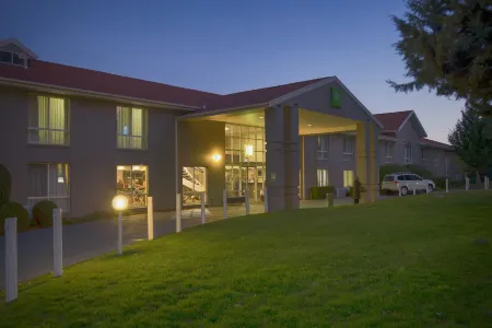 Ibis Styles Canberra Отели рядом с достопримечательностью «Canberra Outlet Centre»