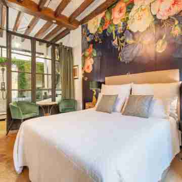 Dog Admiral Urban Guest House Rooms