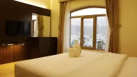 Weekdays Hotel - 3-Star
