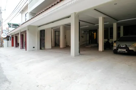 Sans Hotel Beskalan Malioboro Отели в г. Gondomanan