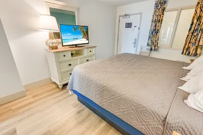 Ocean View Balcony and Resort Amenities - Luxurious Coastal Retreat Hotels in der Nähe von Myrtle Manor