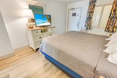 Ocean View Balcony and Resort Amenities - Luxurious Coastal Retreat Отели рядом с достопримечательностью «Миртл Манор Трейлер Парк»