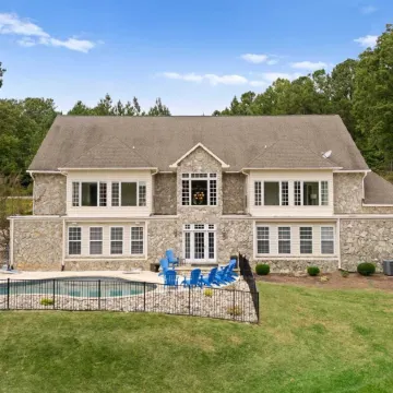 Whitetail Cove by AvantStay Lakefront w Pool Private Dock Sleeps 20