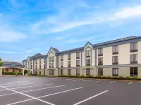 Wingate by Wyndham Greensboro/Coliseum Hotels near Ambleside Gallery