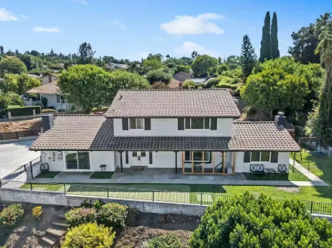 5BR Fun Haven: Pool, Mini Golf, Movie, Gameroom