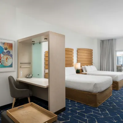 Marriott Oceanside Beach的SpringHill套房 Tyson Street Beach附近的飯店