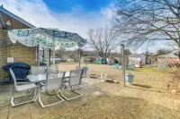 Colonial Heights Home w/ Large Yard & BBQ Grill!