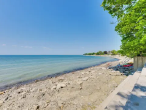 Turtle Cove Bay Beach House ~ 13 Mi to Buffalo! Hotels in Hamburg