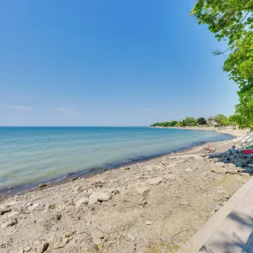 Turtle Cove Bay Beach House ~ 13 Mi to Buffalo!