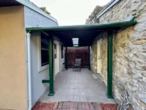 The Nest: Cozy 1-bedroom apartment in fabulous Gainesville with pickleball!