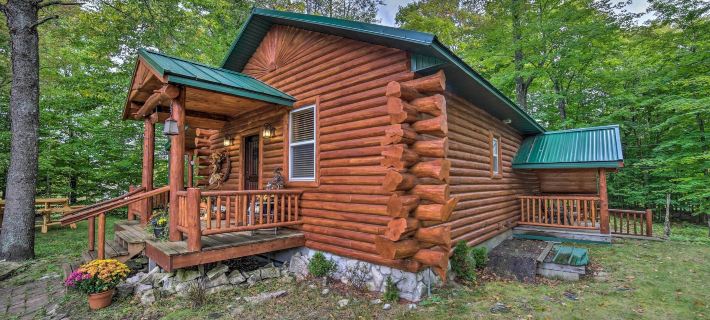 Updated Manistique Log Cabin, Yard and Fire Pit Hotels in Schoolcraft County
