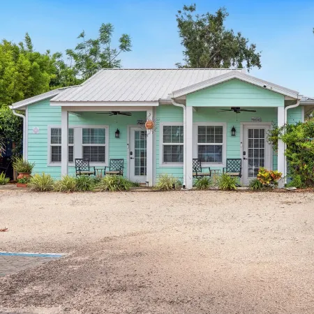 Beautiful 1 bedroom/1 bath unit in Downtown Clermont at Lake Minneola