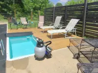 Vintage Restored Glamper - Unique Tiny Home w/ Plunge Pool & Patio Hotels in St. Clair County