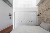 Historic loft in the shopping center of downtown Savannah