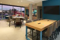 瓜達拉哈拉北機場雅韋德飯店 - 早餐