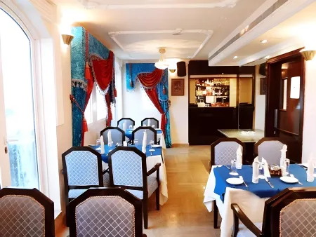 Marina Hotel Отели в г. Мускат