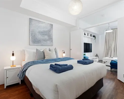 Luxury East Perth - Sleeps 2 - Superior Wifi Hotels in East Perth