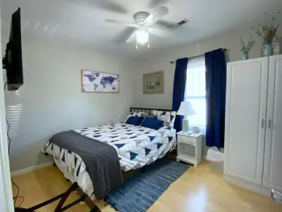 The Neigh-Neigh - Location! Location! Location! Hotels near Captain Timothy Hill House