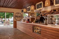 Coral Estate Luxury Resort - bar