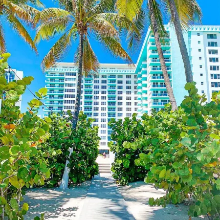 Seacoast Suites on Miami Beach