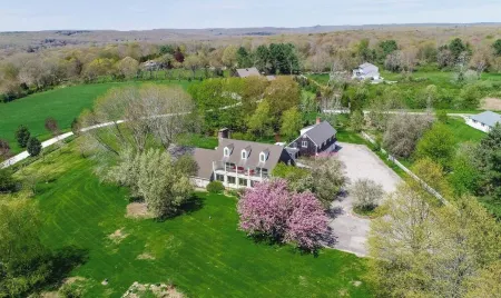 Spacious 7-bedroom house Stonington with amazing views.