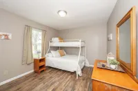 Main Street Cottage For 6