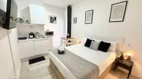 Oshun Cinco Torres Suites 鄰近西班牙四大樓商業區的酒店