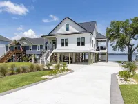 Water Front Get A Way Hotels in Stump Sound