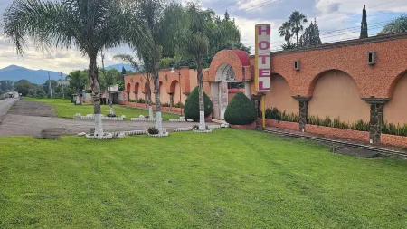 Hotel y Cabañas Manolo Отели в г. Самора-де-Идальго