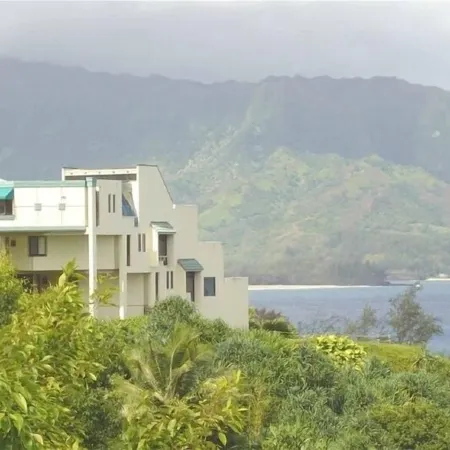 Oceanfront Luxury Penthouse Condo w/AC in North Shore’s Premier Property