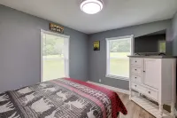 Close to Nickajack Lake! Serene Retreat w/ Hot Tub - parking