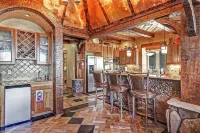 Spacious, Custom Built, Luxury Home Cabin with Hot Tub, Stunning Views,