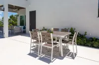 Modern 2 Bedroom Luxury Villa With Stunning Sea Views of Chalk Sound