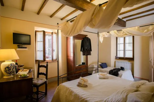 Bellavista Apartment in Cortona Town Centre