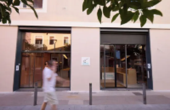 Latroupe Poblenou Beach فنادق في 