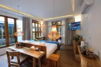Railay Phutawan Resort Hotels near Railay Beach
