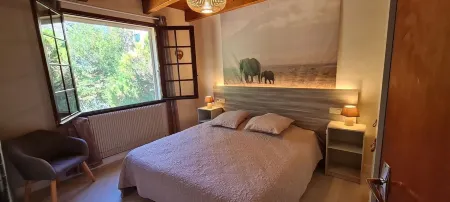 Villa with private pool and large enclosed garden Отели в г. Лаблашер