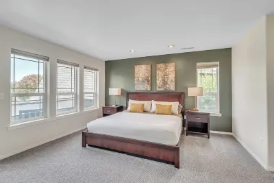 4 Bedroom Serene Escape for the Family with Dedicated Office and Loft Office Hotels near Jenkins Estate