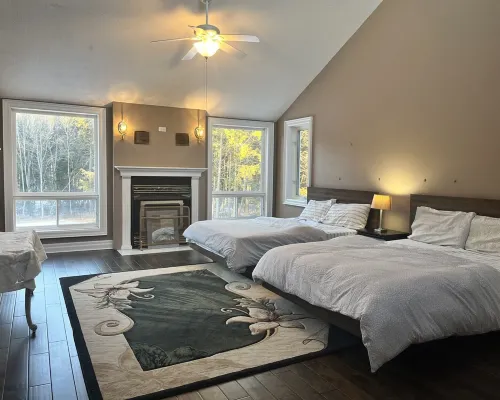 Otters Cove 5 Bedroom Luxury Cottage Hôtels à : Clarington